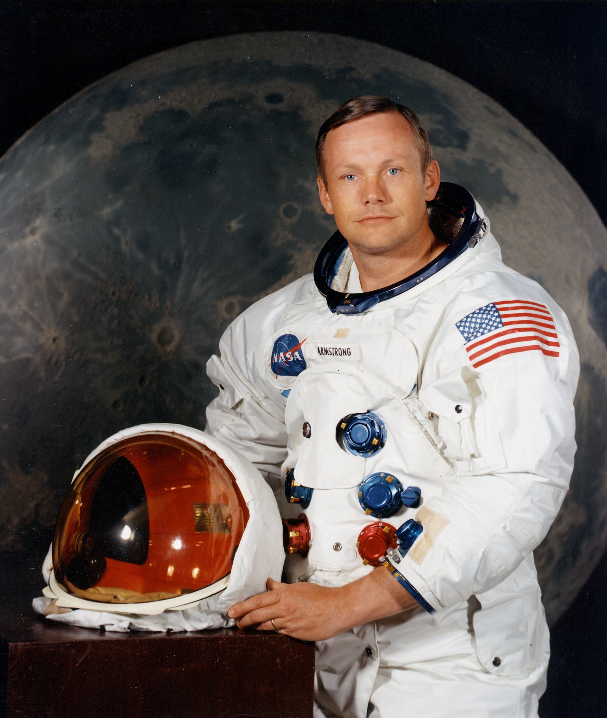 Neil_Armstrong_pose.jpg